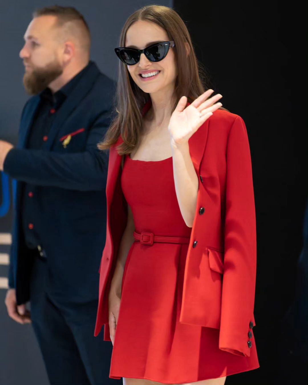 Natalie Portman w czerwonej kreacji domu mody Dior Instagram/cfphotography06