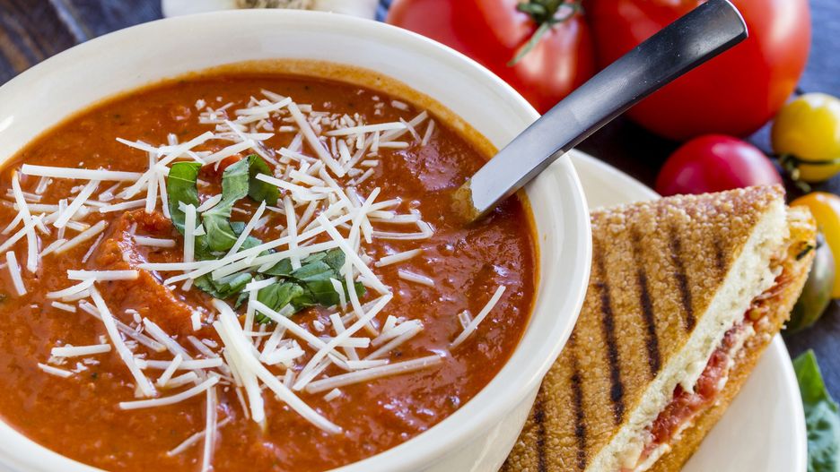 Zupa pomidorowa po hiszpańsku. Nieziemsko aromatyczna i kremowa