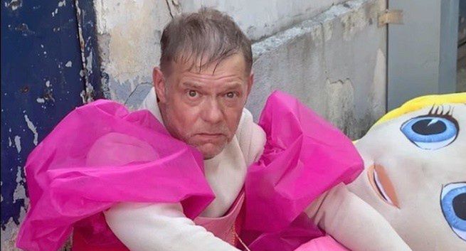 „Znajdź pracę, w której zarobki odpowiadają kwalifikacjom" w kampanii OLX