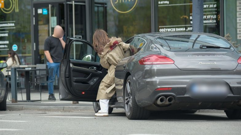 Kinga Rusin wróciła do Polski. Przyłapali ją paparazzi