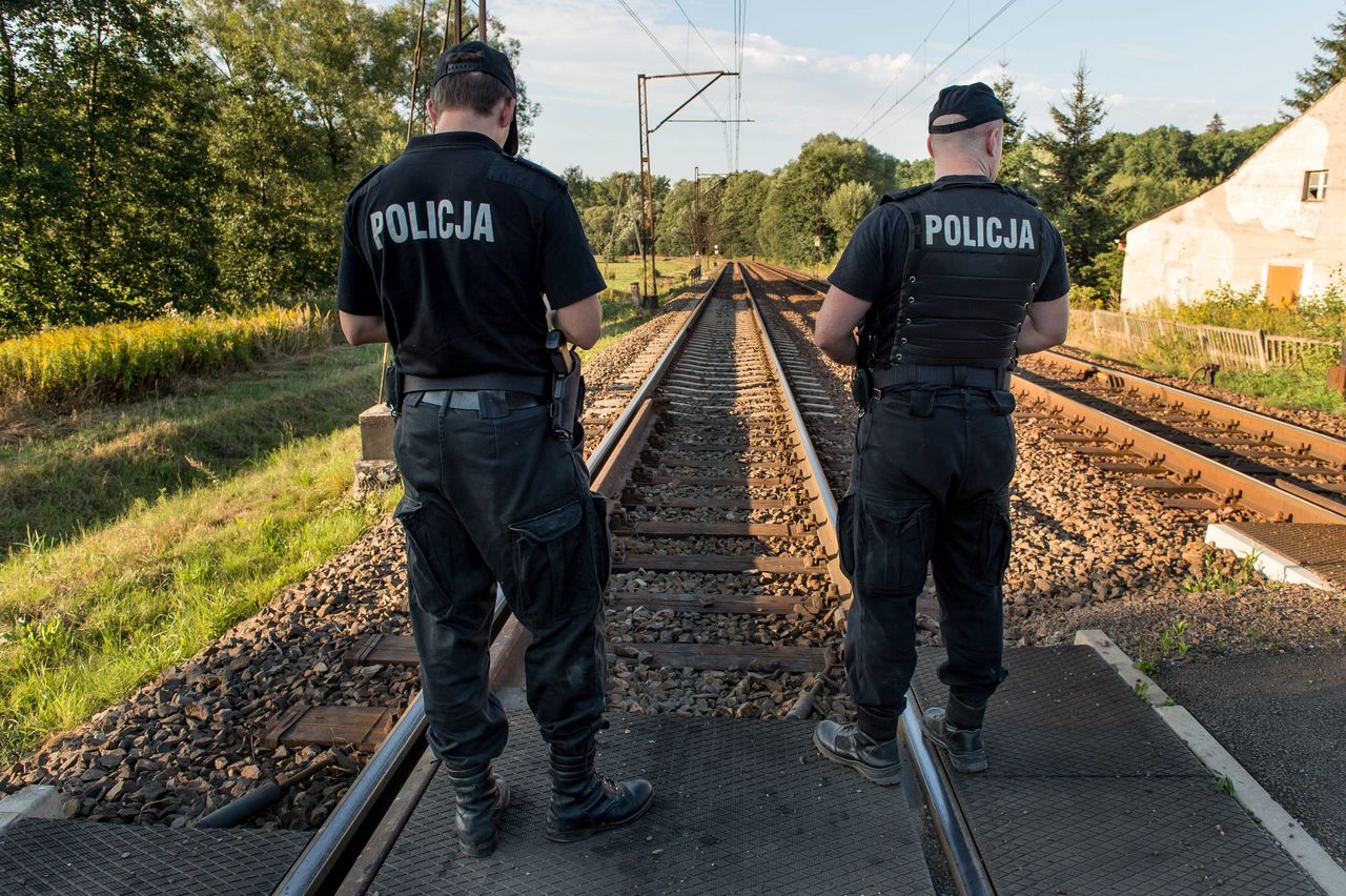 Incydenty na kolei. Wiadomo więcej o zatrzymanym policjancie