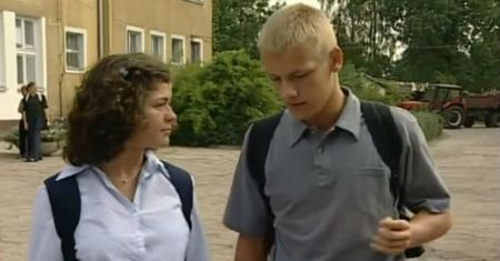 Hit Internetu: Tak "M jak miłość" mówiło Polakom 15 lat temu, do czego służy komputer
