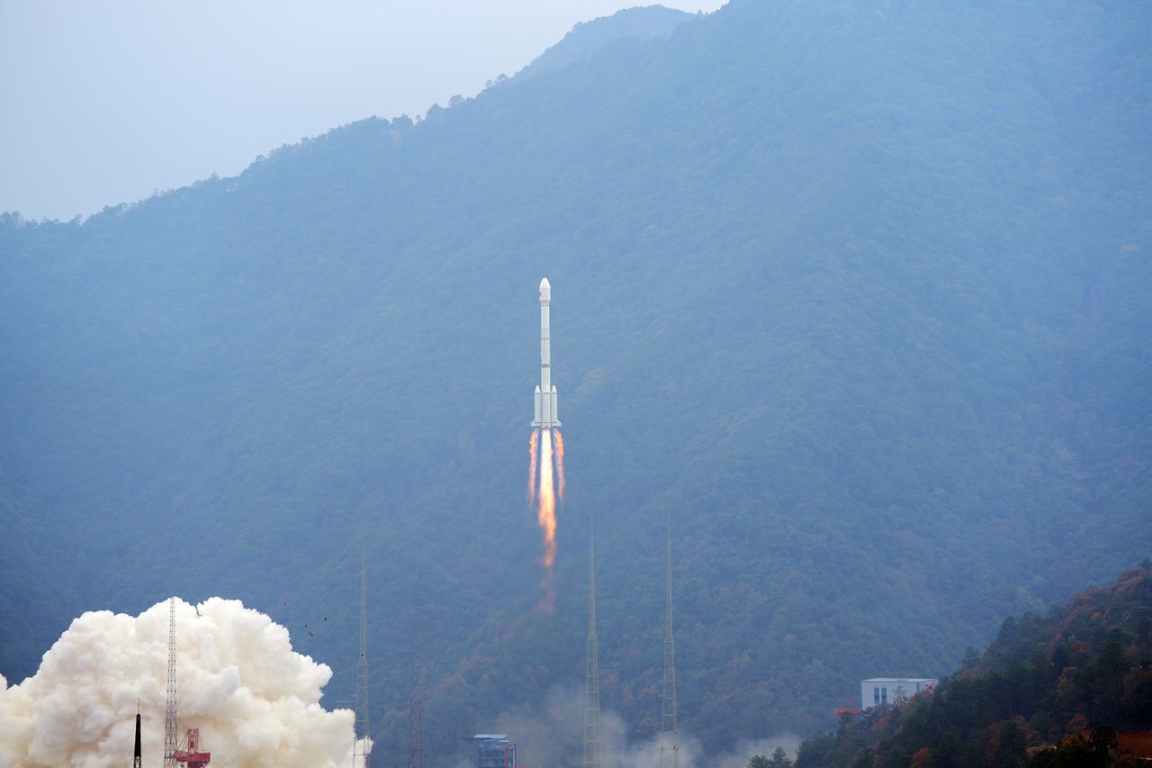 Launching of a satellite. Illustrative photo.