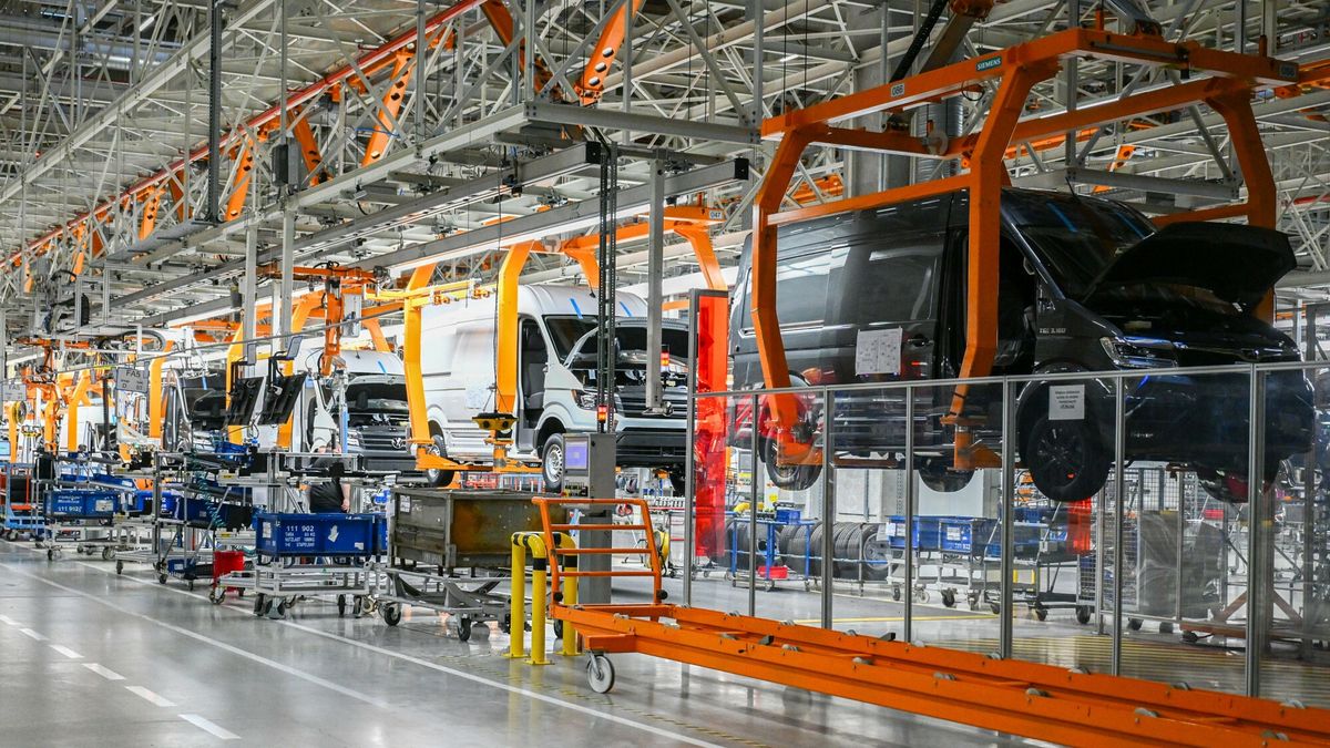 Wmurowania kamienia w?gielnego w zak?adzie Volkswagena
Fot. Lukasz Gdak/East News, Wrzesnia 24.11.2025. Volkswagen inwestuje w rozbudow? fabryki. Wmurowanie kamienia wegielnego w zakladzie we Wrzesni.
Lukasz Gdak