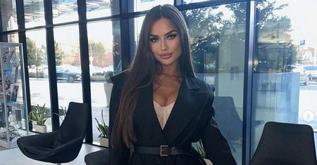 Piękna modelka w bikini. Co za figura!