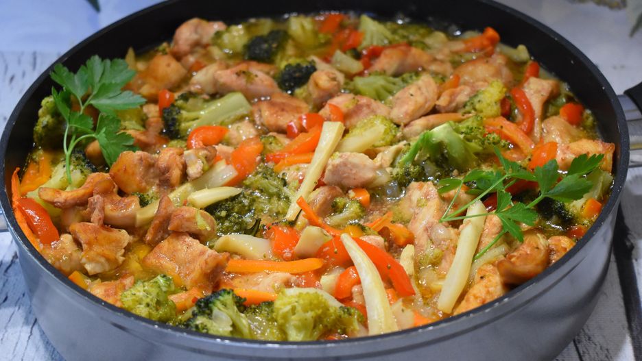 Gulasz drobiowy z warzywami