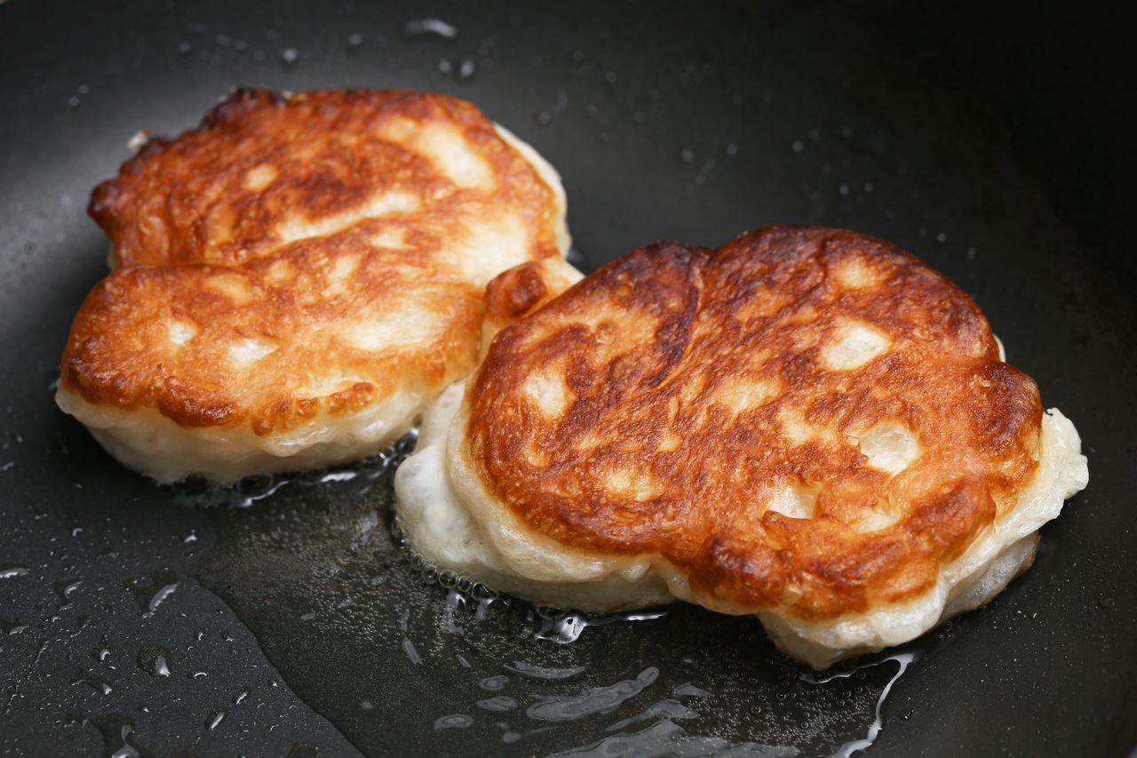 Miękkie i puszyste racuchy z jabłkami. Najłatwiejszy przepis