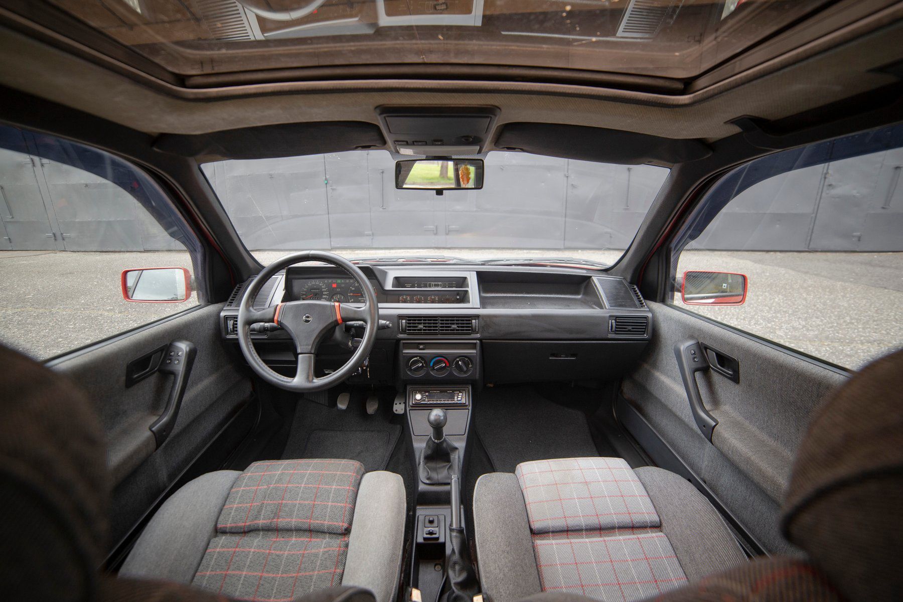 Fiat Tipo Sedicivalvole z 1991 r. trafił na aukcję. Do odbioru w Polsce