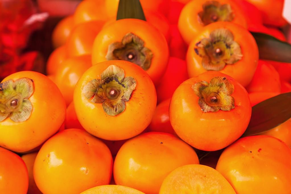 Persymona to owoc, który jest źródłem witamin i składników mineralnych