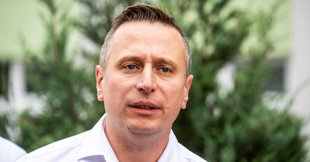 Nowy skandal z Pegasusem. Brejza: kończy się słownik języka polskiego