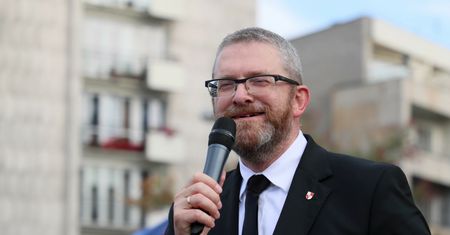Grzegorz Braun uzupełnia oświadczenie majątkowe. "Proszę uznać to za omyłkę"