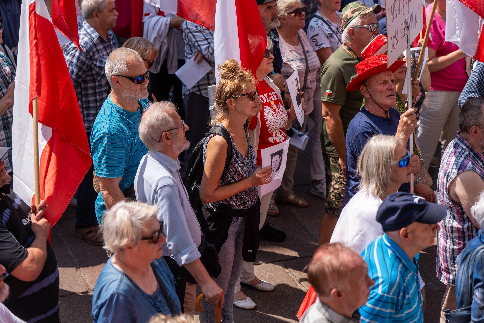 Protest przed Ratuszem Głównego Miasta z powodu wystawy &#34;Nasi chłopcy&#34;