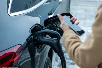 Ceny paliwa szybują. Europejczycy rozglądają się za używanymi elektrykami