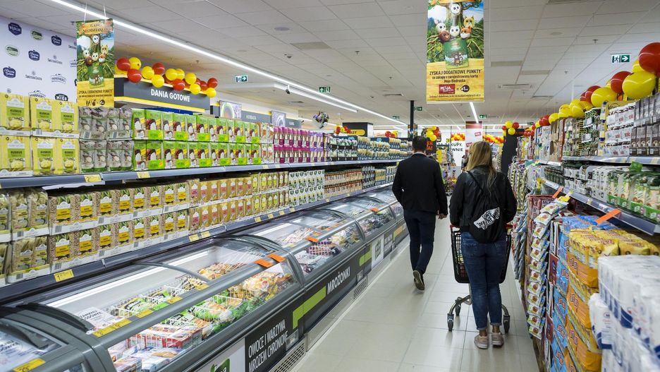 W sklapach najczęściej kradzione są produkty spożywcze, zwłaszcza cukierki i słodycze (14 procent), produkty akcyzowe, takie jak alkohol (13 procent), oraz odzież, fot. S. Starnawski/Polska Press