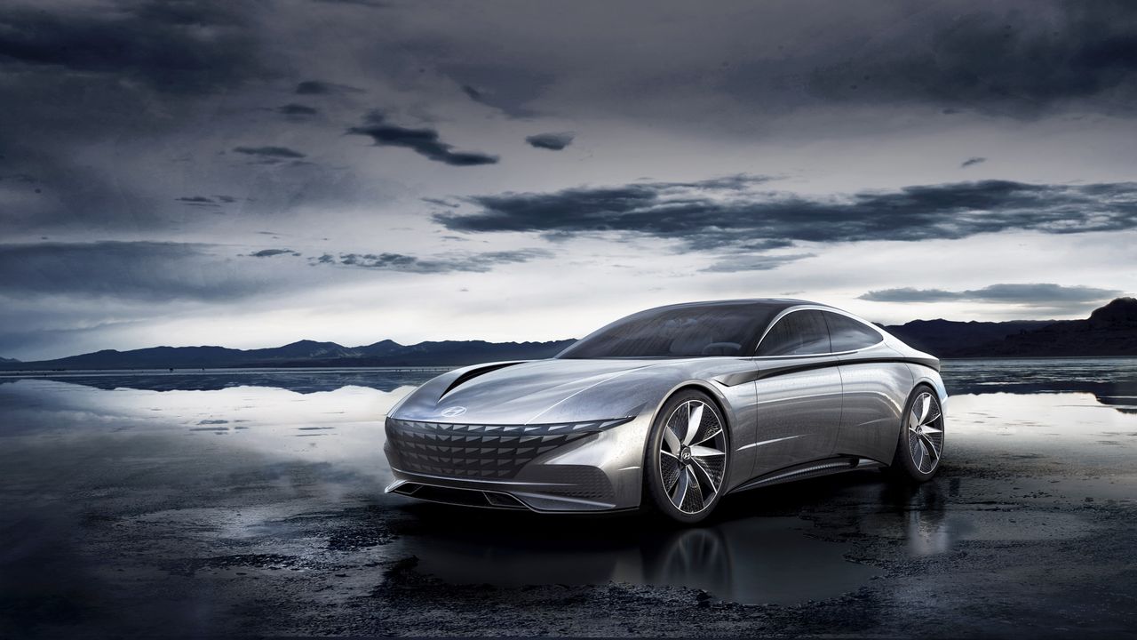 A może tak? Hyundai Le Fil Rouge mógłby być inspiracją dla mocnego, luksusowego pojazdu marki Genesis.