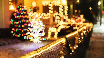 5 tys. za dekoracje przed domem. Oto kiedy policja może wlepić mandat