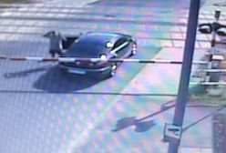 Zignorował światła i wjechał na tory. Wysiadł i nie wiedział, co robić