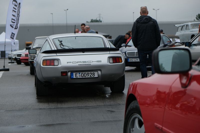Porsche 928