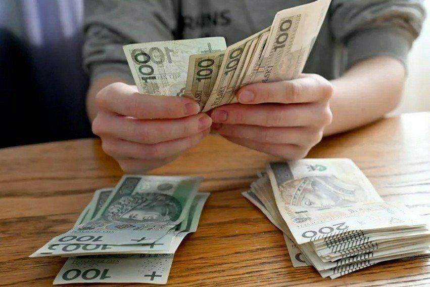 Nie musisz być biedny, żeby dostać zasiłek z MOPS-u. Wielu nie wie, że mogą dostać pieniądze