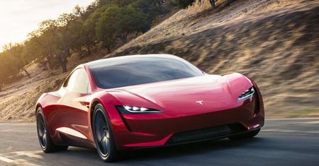 Tesla Roadster później niż planowano. Musk chce się skupić na Cybertrucku