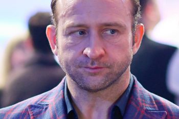 Borys Szyc nie owijał w bawełnę o nowych "Lalkach". "Większość udaje, że ją zna"