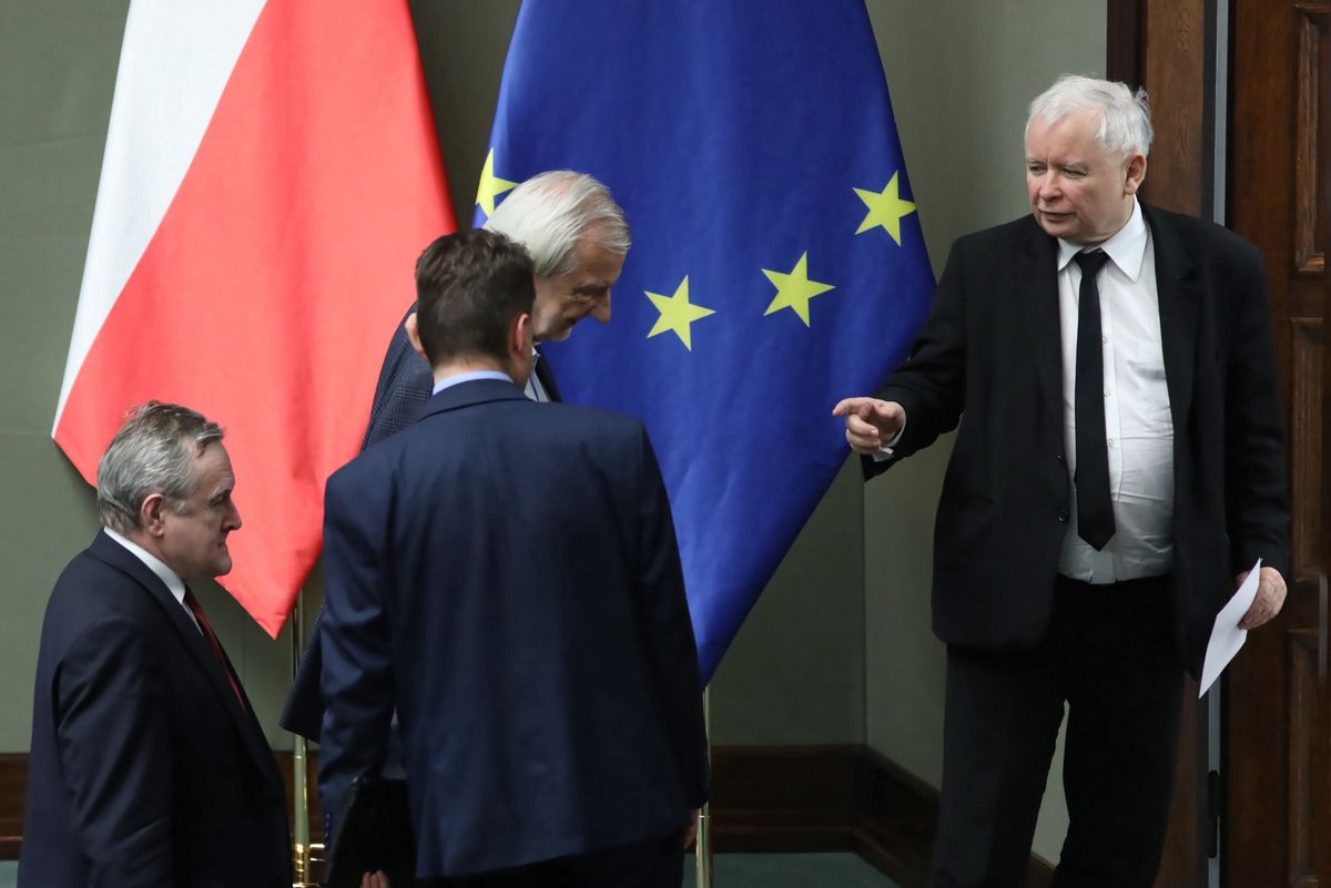 Wybory korespondencyjne w maju, żadna zmiana Konstytucji. Jarosław Kaczyński ma jasny cel