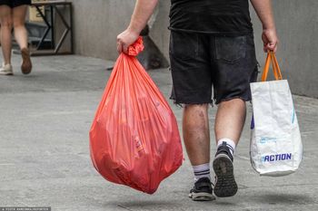 Oddał butelki do Biedronki. Zarobił dobrą dniówkę. Padł nowy rekord