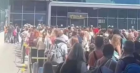 Chaos na Kanarach. Turyści tłoczyli się na płycie lotniska