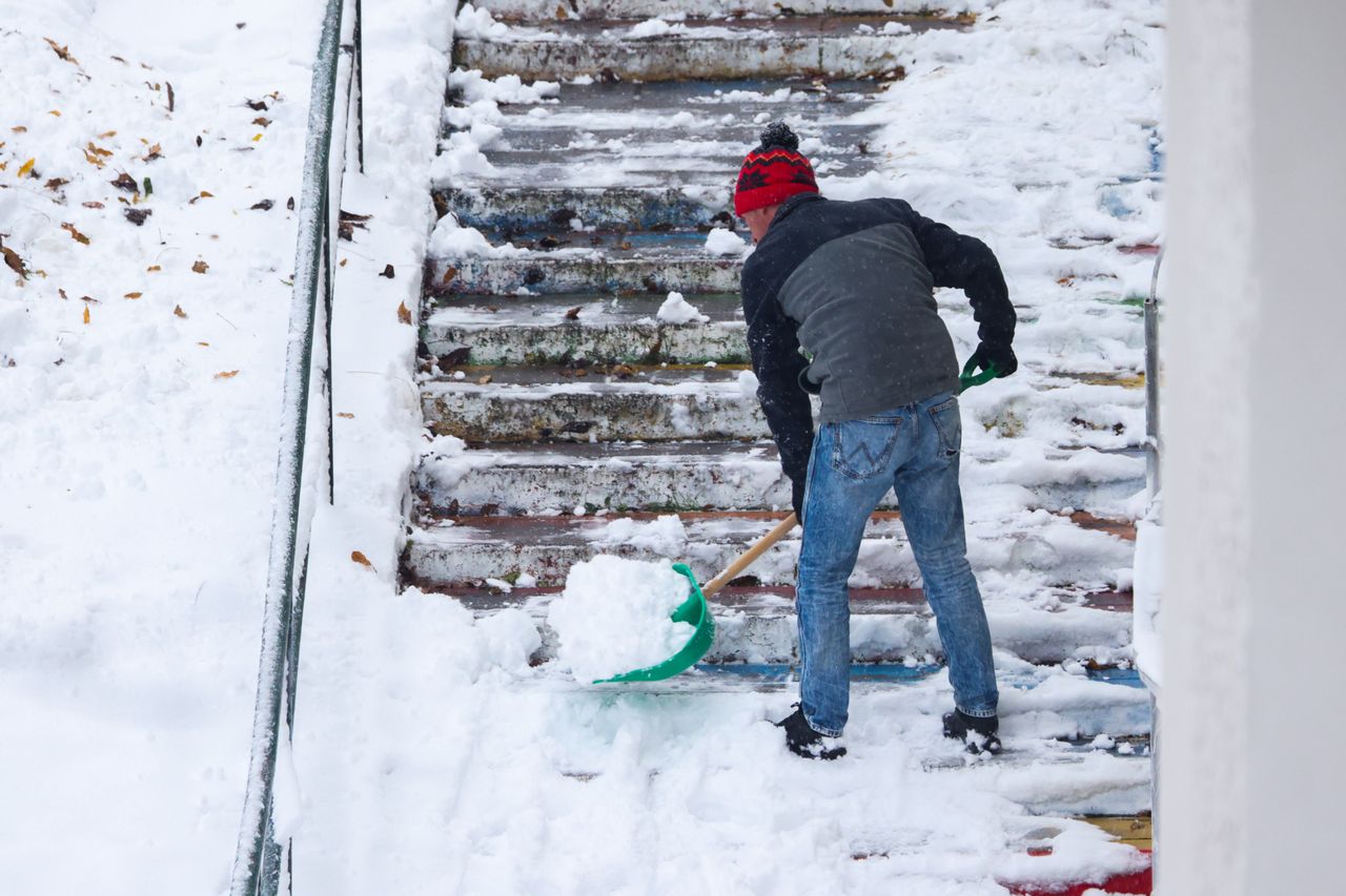 IMGW ostrzega kilkanaście województw. Niebezpieczne zjawiska