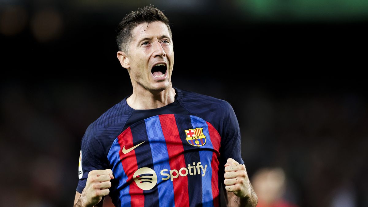 BARCELONA, SPAIN - OCTOBER 20: Robert Lewandowski of FC Barcelona celebrates goal 1-0 during the La Liga Santander  match between FC Barcelona v Villarreal at the Spotify Camp Nou on October 20, 2022 in Barcelona Spain (Photo by David S. Bustamante/Soccrates/Getty Images)