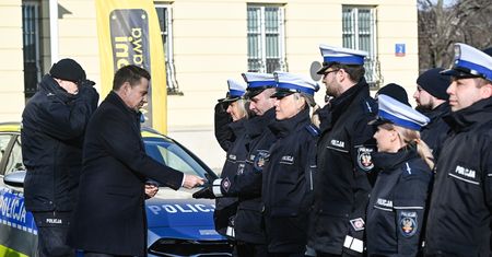 Trzaskowski odpowiada na zarzuty ws. sprzętu. "Dalej zarządzam miastem"