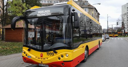 Warszawa. Trwają prace w al. Jana Pawła II. Zmiany w komunikacji