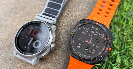 Smartwatch czy zegarek sportowy? Czym się różnią i który wybrać?
