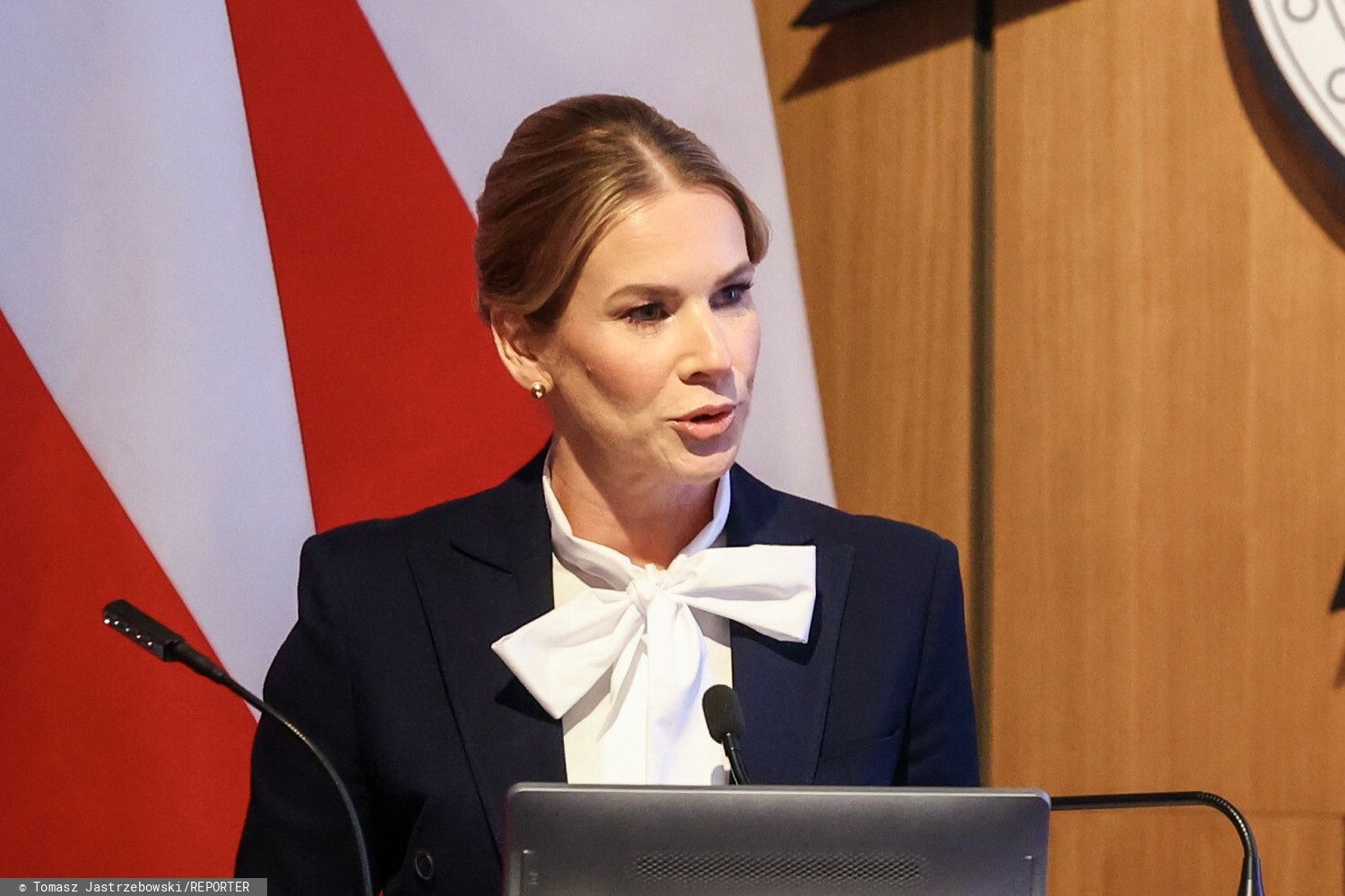 Marta Nawrocka w trakcie przemówienia