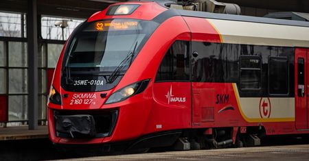 Stacja Mysłowice wypiękniała. Podróżni zyskali wygodniejszy i bezpieczniejszy dostęp do pociągów. To nie koniec zmian.