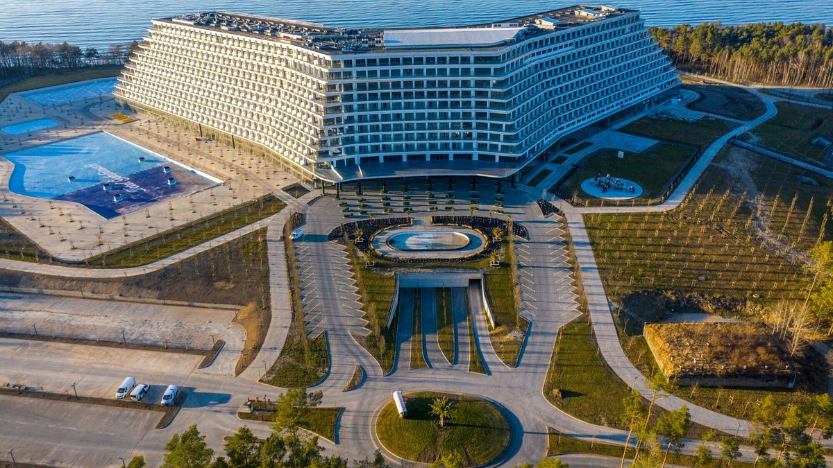 Hotel Go??biewski w Pobierowie
19.03.2025 Pobierowo Budowa Hotelu Golebiewski w nadmorskim Pobierowie. Najwiekszy hotel w Polsce. Termin oddania obiektu do uzytku byl juz wielokrotnie przekladany.  Fot. Przemek Swiderski/REPORTER
Przemek Swiderski/REPORTER