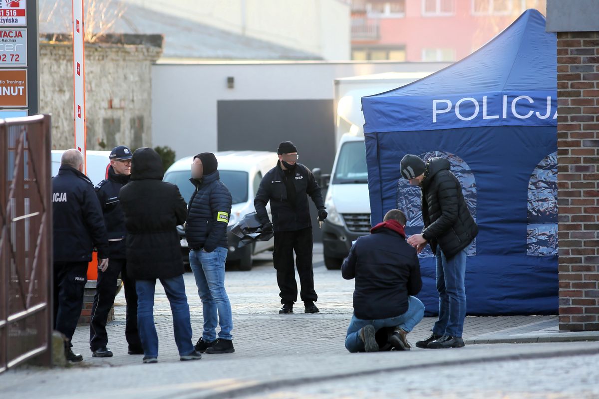 Policja na miejscu zbrodni w Pleszewie