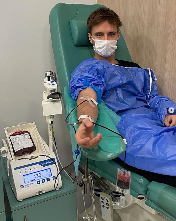 Maciej Musiał wspiera Ukrainę, oddając krew