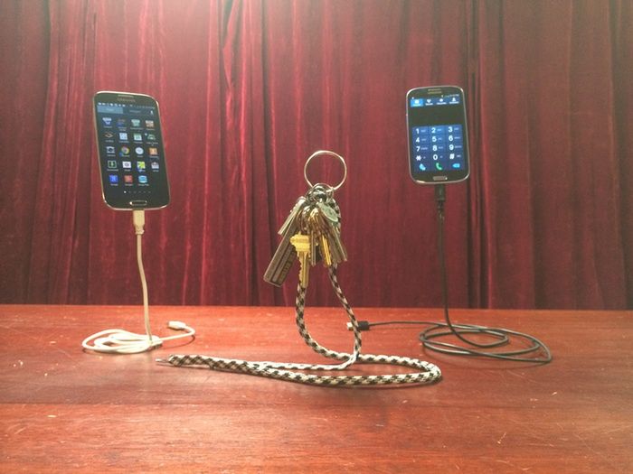 Magic Phone Stand. To ptak? To samolot? Nie, to latający... smartfon 2