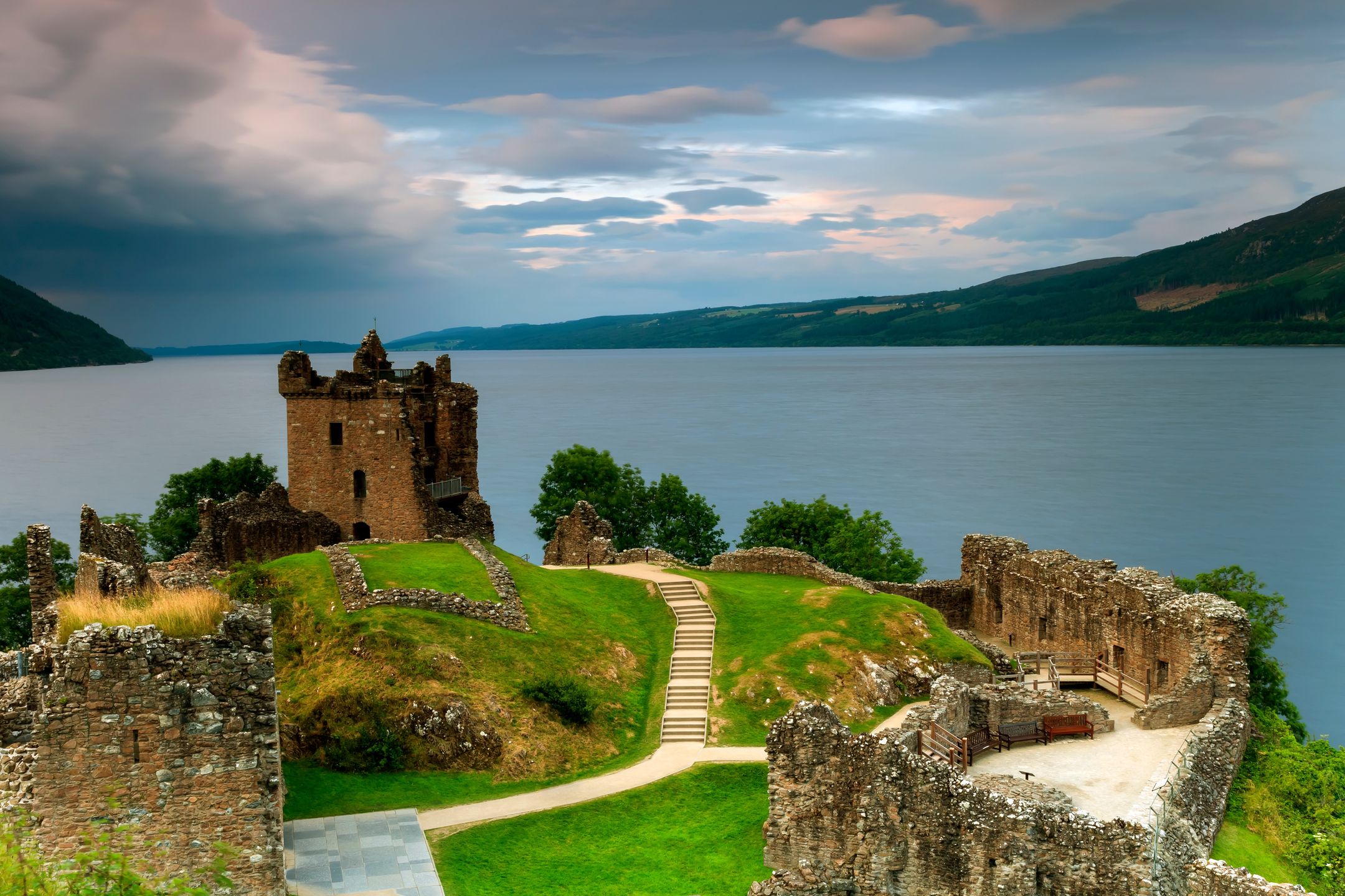 Widok na jezioro Loch Ness