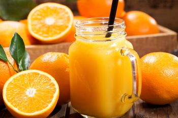 Lubisz sok pomarańczowy? Wielu nie ma świadomości, jak naprawdę może wpływać na organizm