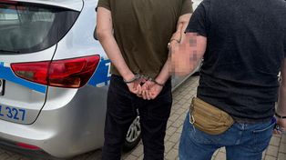 Kręcił się na parkingu i interesował jednym z aut. Świadek wyczuł złodzieja i powiadomił policję
