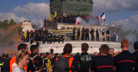 Protesty ogarnęły Francję. Były ambasador w Paryżu: To szerszy problem