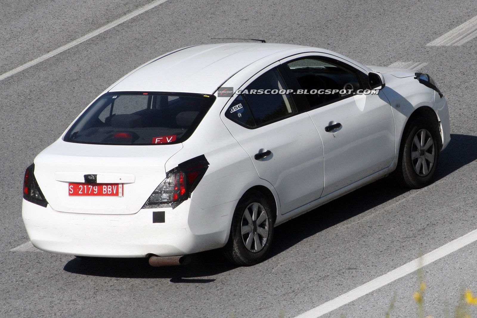 Nissan Sunny/Versa 2012