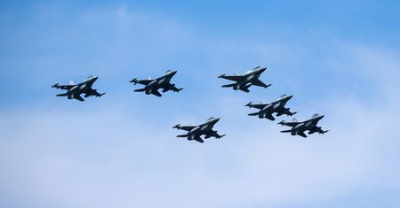 Głośne huki w powiecie konińskim. Policja ujawnia przyczynę