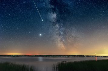 Spektakularne widowisko na nocnym niebie. Wyjdź wieczorem na balkon