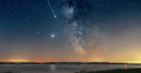Spektakularne widowisko na nocnym niebie. Wyjdź wieczorem na balkon