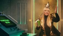 Maryla Rodowicz reklamuje „Kawonament” w sklepach Żabka