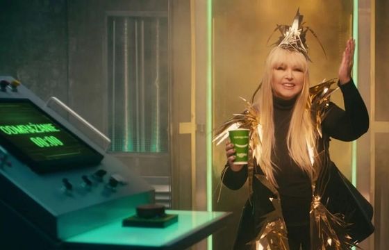 Maryla Rodowicz reklamuje „Kawonament” w sklepach Żabka
