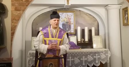 Papież nie miał litości dla kontrowersyjnego księdza! "Ekskomunikowany"